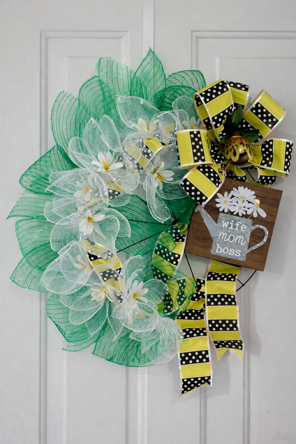 Handmade Wife Mom Boss Daisy Mesh Wreath – Floral Front Door Décor Gift